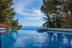 Villa in natural surroundings with sea view for sale in Camp de Mar
