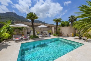 Attractive and spacious town house with pool and mountain views in Sóller