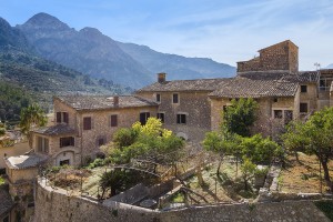 Historic mansion with hotel potential in the centre of Fornalutx