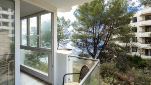 Reformed apartment with direct sea access in Santa Ponsa