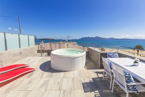 Duplex penthouse on the beachfront with rental license and sea views in Puerto Pollensa