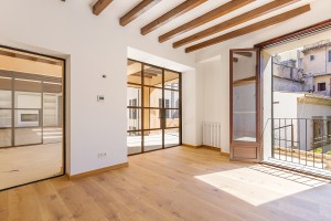 Manor residence in a stately building with lift in Palma´s Old Town