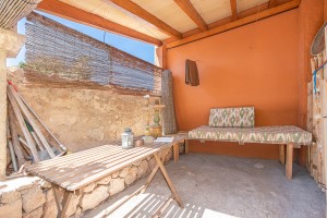 Charming house with private garden in the traditional village Búger
