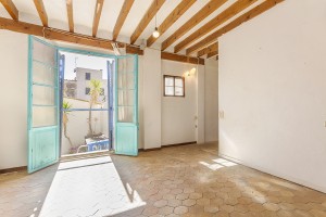 Centrally located house needing total renovation in Palma old town