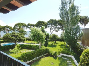 Lovely apartment on the seafront with private garden and patio in Puerto Pollensa