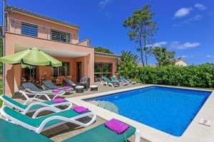 Detached four bedroom villa with sea views near the beach in Cala San Vicente