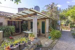 Town house with extensive grounds  in Pollensa's most sought after address