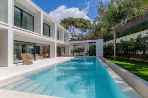 Pristine contemporary villa with a pool and lots of privacy in Bendinat
