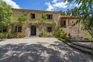 Traditional finca with lots of privacy in stunning surrounding in Campanet