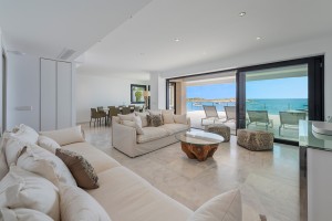 Firstline villa with magnificent views and direct sea access in Bendinat