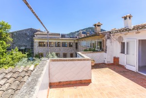 Town house investment with fantastic views in the centre of Pollensa