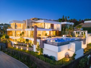 Detached Villa for sale in La Quinta Golf, Benahavís, Málaga, Spain