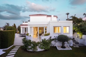 Freistehende Villa zu verkaufen auf Nueva Andalucía, Marbella, Málaga, Spanien