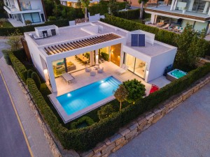Detached Villa for sale in New Golden Mile, Estepona, Málaga, Spain