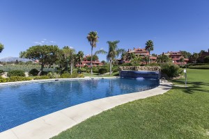 Garden Apartment for sale in Cerrado de Elviria Playa, Marbella, Málaga, Spain