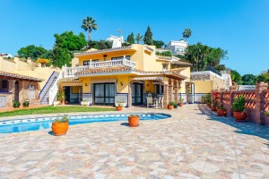 Villa en venta en Torremuelle, Benalmádena, Málaga, España