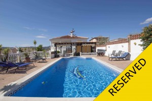 Detached villa with guest apartment and pool