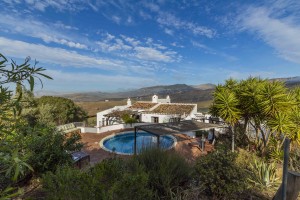 Beautiful authentic cortijo with pool, B&B potential