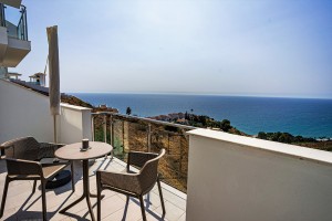 Fabulous newly completed 2 bedroom apartment with stunning sea views