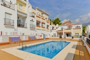 Modern 2 bedroom apartment with pool and within walking distance of Burriana Beach