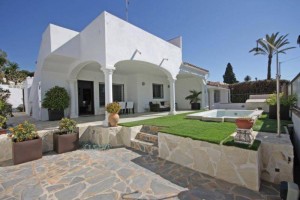 Villa for sale in Cerrado de Elviria Playa, Marbella, Málaga, Spain