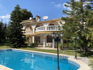 Villa en venta en Benalmádena, Málaga, España