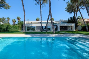 Villa for sale in Artola Baja, Marbella, Málaga, Spain