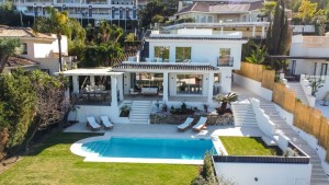 Villa Nieruchomości in Las Brisas Golf, Marbella, Málaga, Hiszpania