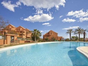 Price Reduced from 235.000 to 199.000 / 3 bed apartment on a front line golf development on one of Marbella´s best known golf courses