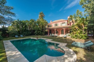 Casa Rosa en venta en Marbella Costa del Sol 