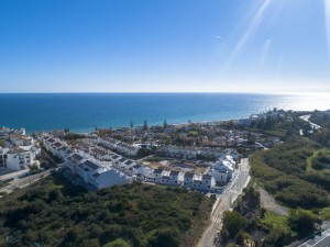 This development is just placed 7 minutes from Estepona Financing up to 80 % Ocasión!