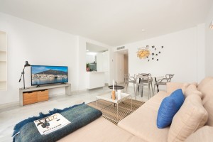 This is a recently refurbished 2 bed  1 bath freshly designed apartment located in the heart of Nueva Andalucía (Marbella). 