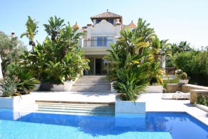 Villa Nieruchomości in Las Chapas Playa, Marbella, Málaga, Hiszpania