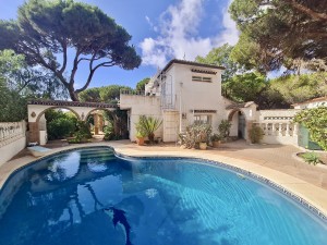 Villa independiente en venta en Las Chapas, Marbella, Málaga, España