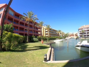 Wohnung zu verkaufen auf Sotogrande Marina, San Roque, Cádiz, Spanien