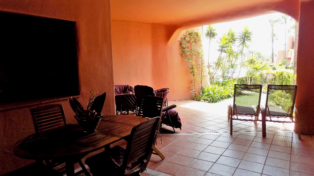 lounge terrace towards private garden