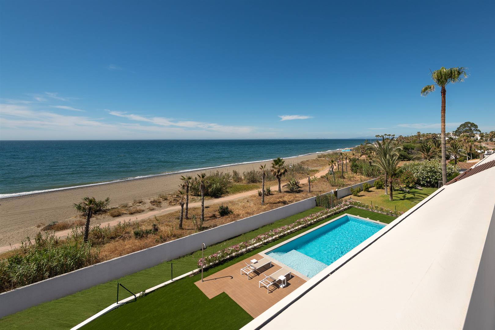 Beachfront villa for sale Estepona (8) (Large)