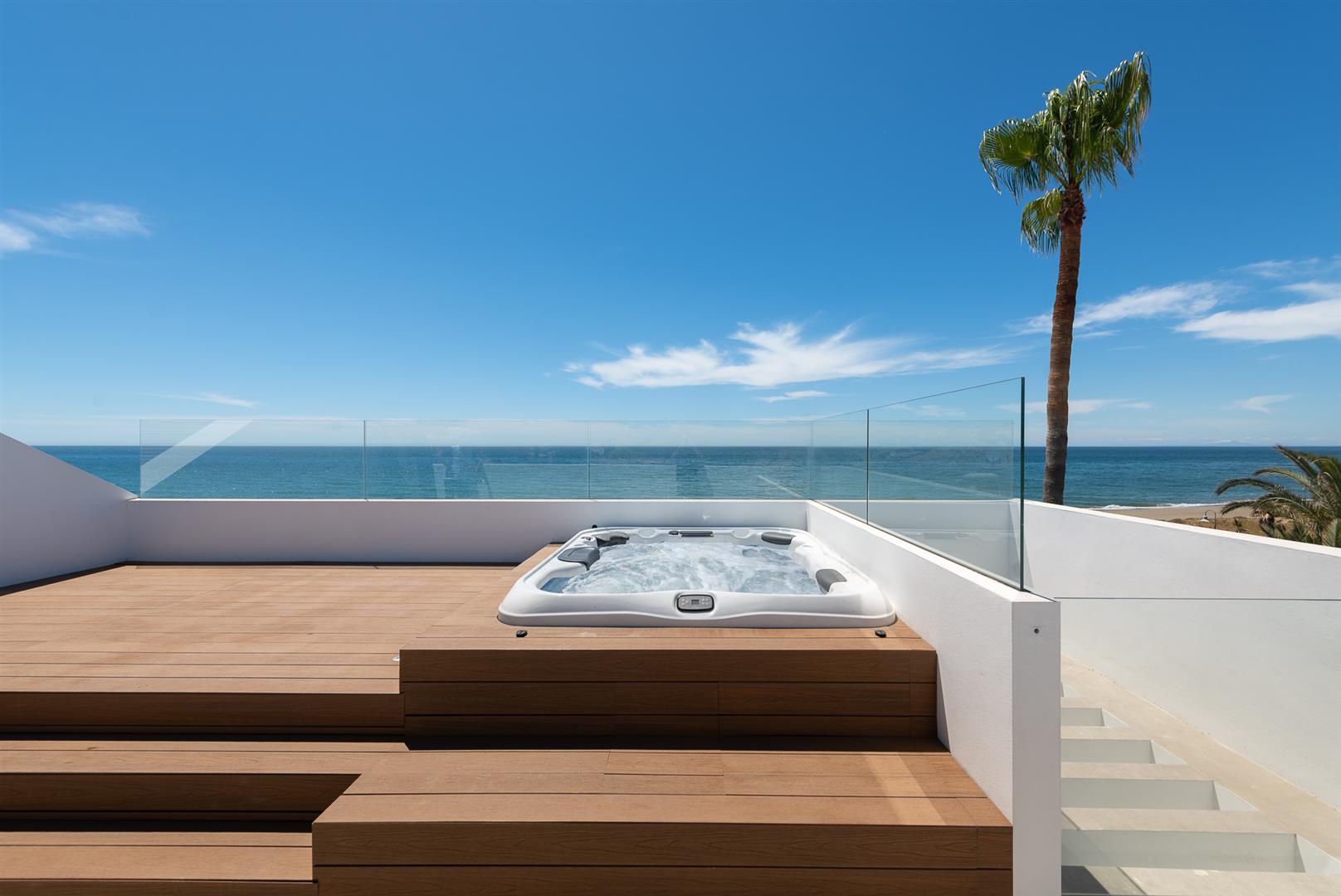 Beachfront villa for sale Estepona (12) (Large)