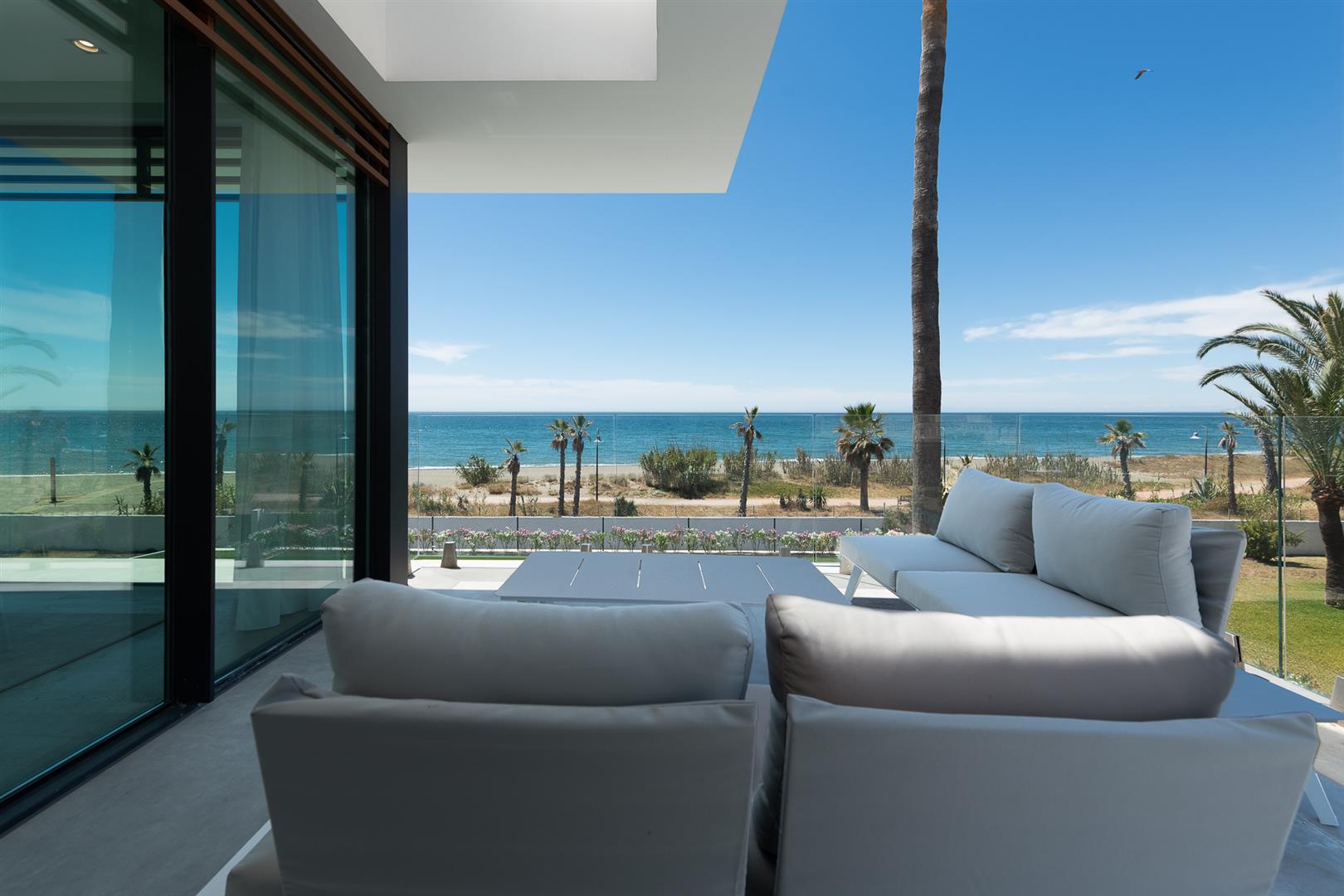 Beachfront villa for sale Estepona (26) (Large)