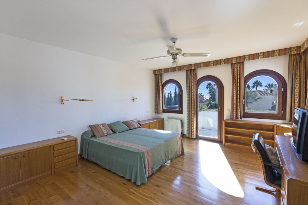 villa for rent long term in Nagueles Marbella