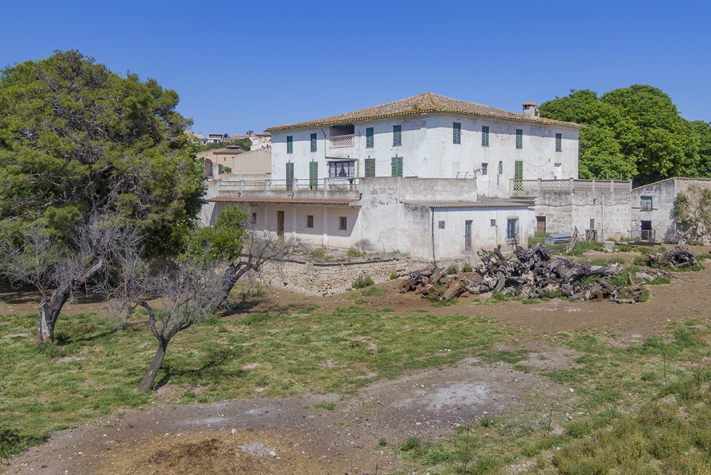 Villa for sale in Campanet, 