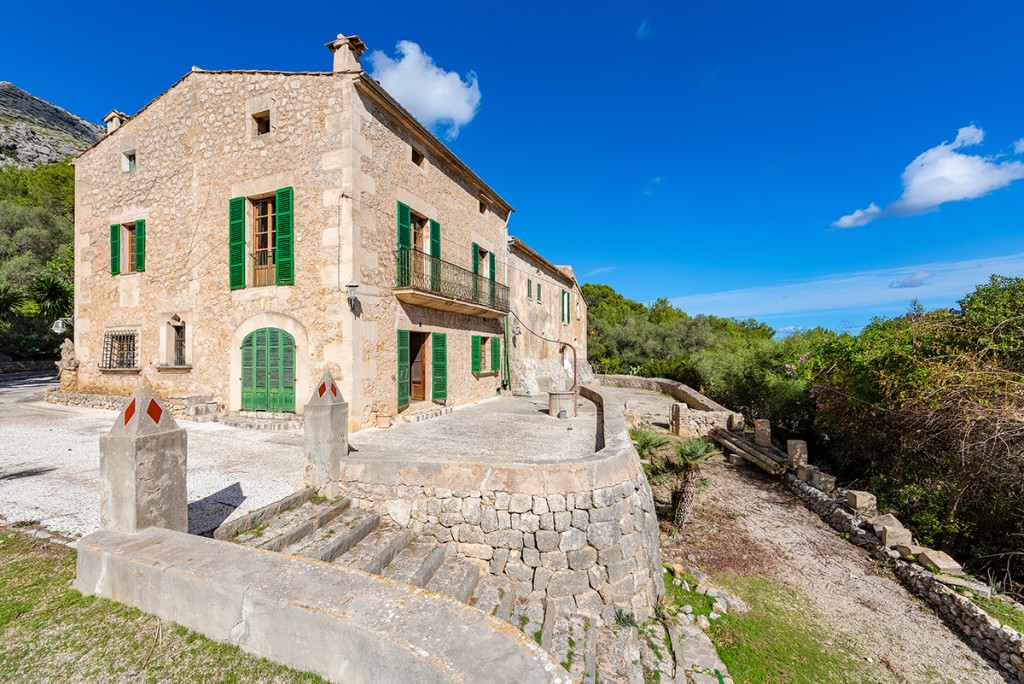 Country Home for sale in Pollença, 