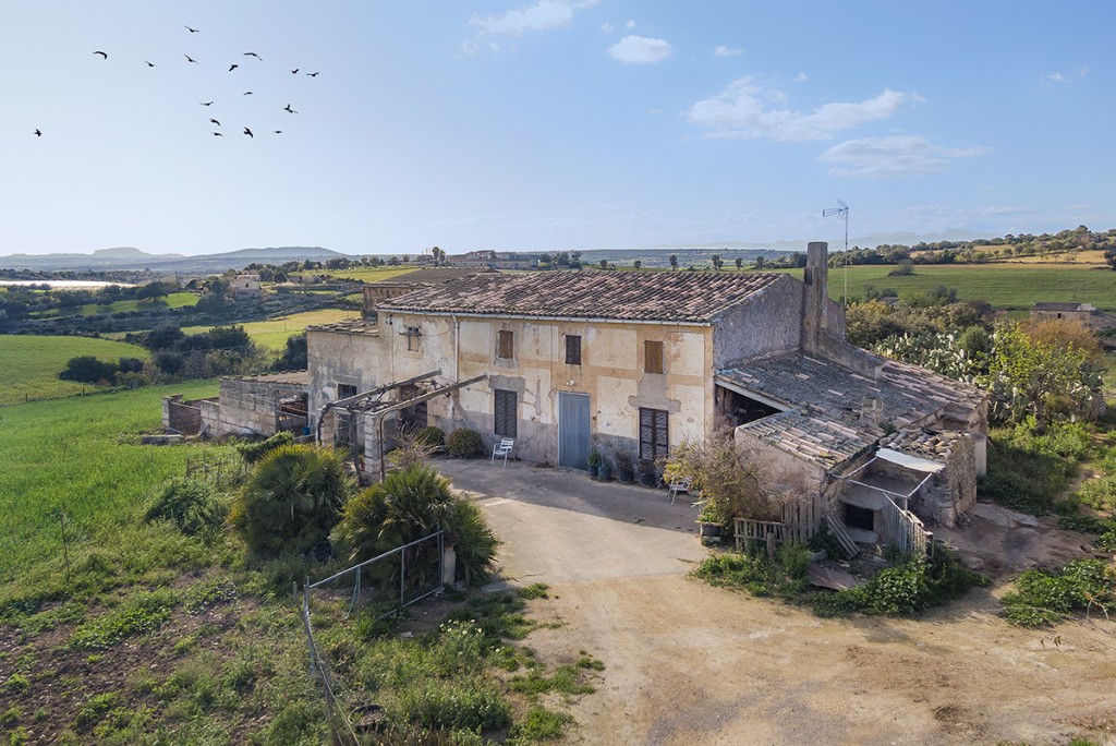 Finca to be rebuilt for sale in Manacor, 