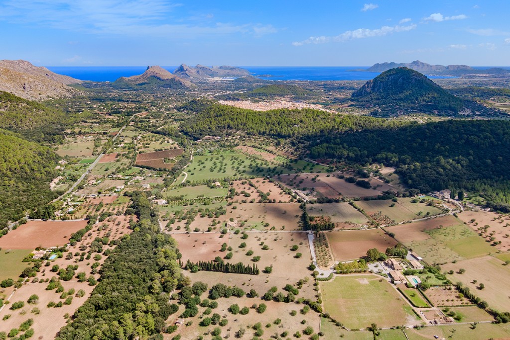Finca to be restored for sale in Pollença, 
