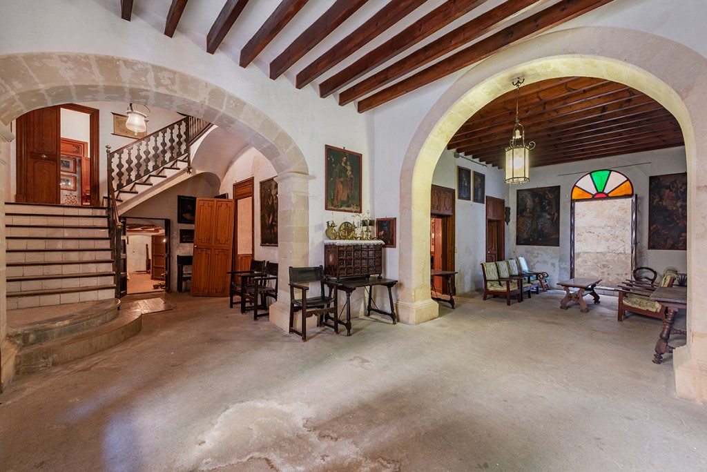 Palatial Townhouse for sale in Sineu, 