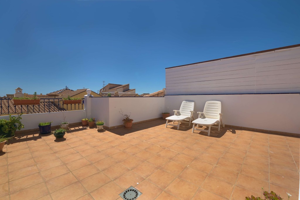 16. sara_doncel-inmobiliaria-torrox_costa-en_venta-for_sale-atico-attic-kwmarbella-parking-piscina-pool-playa-beach-terraza-terrace