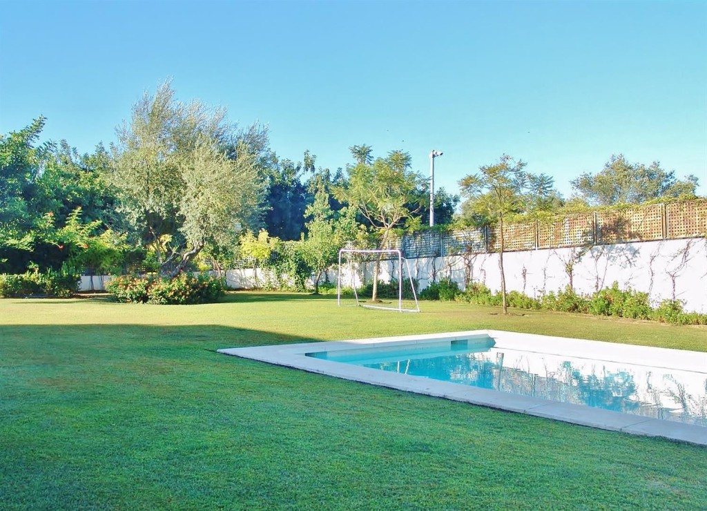 Contemporary Villa in Marbella Golden Mile (2) (Large)