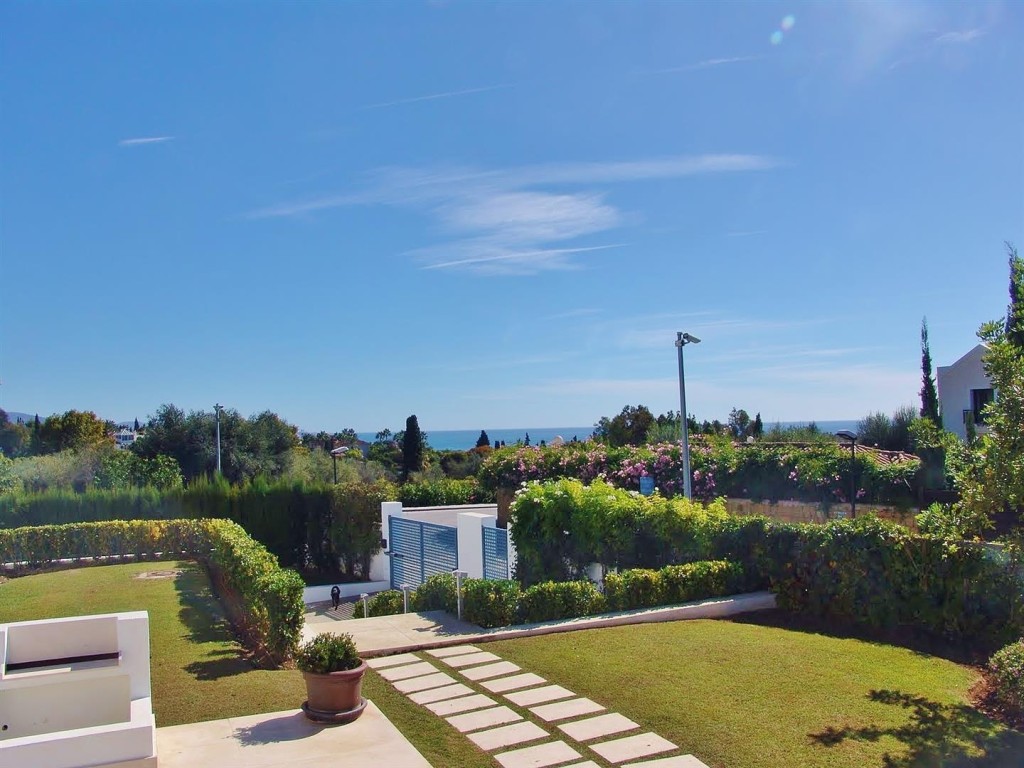 Contemporary Villa in Marbella Golden Mile (6) (Large)
