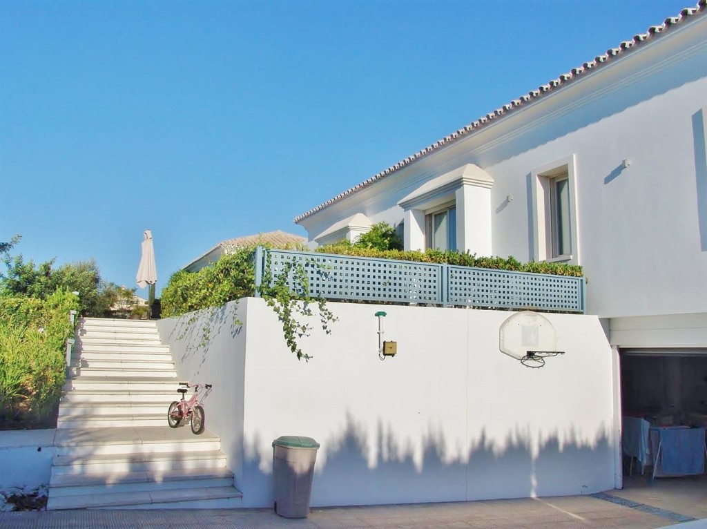 Contemporary Villa in Marbella Golden Mile (13) (Large)
