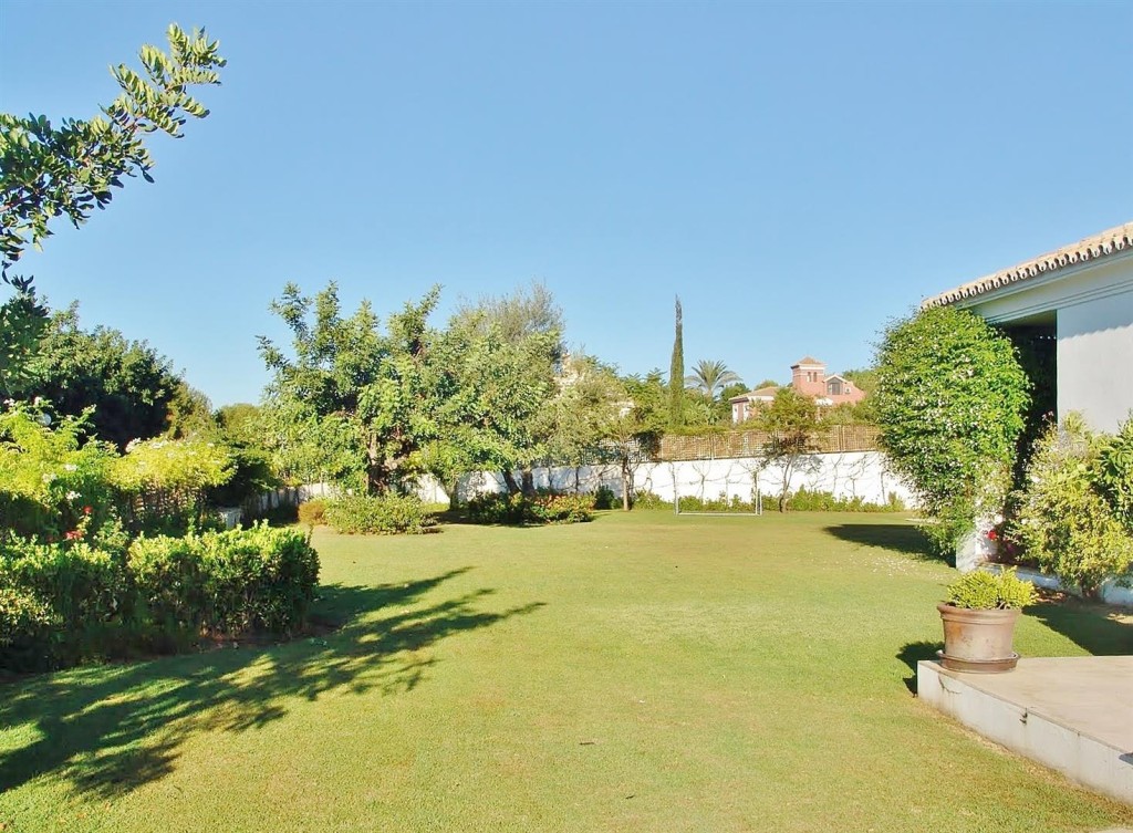 Contemporary Villa in Marbella Golden Mile (14) (Large)